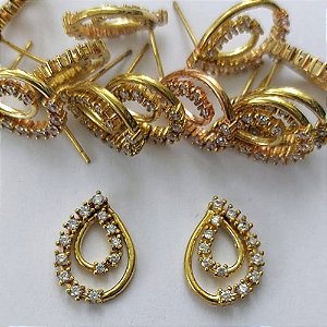 BRINCO NO BRUTO PRONTO PARA O BANHO -  (CX.136)  (BX002968W) BRINCO DE PINO GOTA VAZADA CRAVEJADA EM MICROS ZIRCÔNIAS 16MM - PESO: 2GR - COMPOSIÇÃO: LATÃO / ZIRCÔNIA - BRU15727