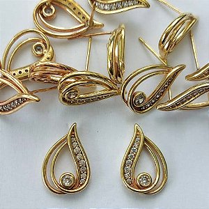 BRINCO NO BRUTO PRONTO PARA O BANHO -   (CX.136)  (BX002908W) BRINCO DE PINO GOTA VAZADA CRAVEJADA EM MICROS ZIRCÔNIAS 17MM - PESO: 2,2GR - COMPOSIÇÃO: LATÃO / ZIRCÔNIA - BRU15730