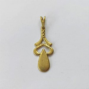 PINGENTE NO BRUTO PRONTO PARA O BANHO - (V2670) PINGENTE GOTA COM CORAÇÃO 27MM - PESO: 0,6GR - COMPOSIÇÃO: 100% LATÃO - BRU15795