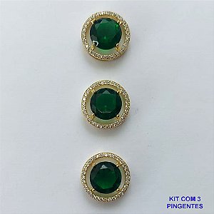 PINGENTE NO BRUTO PRONTO PARA O BANHO - KIT COM 3 PINGENTES COM BASES EM ALTA FUSÃO REDONDAS CRAVEJADAS COM MICROS ZIRCÔNIAS CRISTAIS E PEDRA EM ZIRCÔNIA VERDE ESCURA 10MM - PESO TOTAL 6,6GR - BRU15806