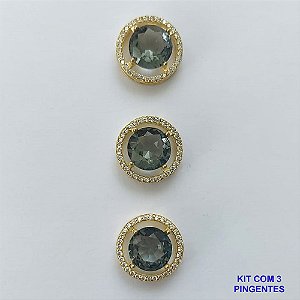 PINGENTE NO BRUTO PRONTO PARA O BANHO - KIT COM 3 PINGENTES COM BASES EM ALTA FUSÃO REDONDAS CRAVEJADAS COM MICROS ZIRCÔNIAS CRISTAIS E PEDRA EM ZIRCÔNIA FUMÊ 10MM - PESO TOTAL 6,6GR - BRU15808