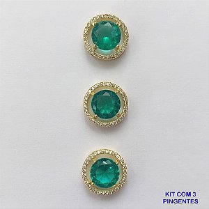 PINGENTE NO BRUTO PRONTO PARA O BANHO - KIT COM 3 PINGENTES COM BASES EM ALTA FUSÃO REDONDAS CRAVEJADAS COM MICROS ZIRCÔNIAS CRISTAIS E PEDRA EM ZIRCÔNIA VERDE 10MM - PESO TOTAL 6,6GR - BRU15813
