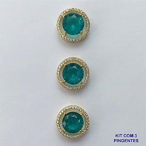 PINGENTE NO BRUTO PRONTO PARA O BANHO - KIT COM 3 PINGENTES COM BASES EM ALTA FUSÃO REDONDAS CRAVEJADAS COM MICROS ZIRCÔNIAS CRISTAIS E PEDRA EM ZIRCÔNIA VERDE 10MM - PESO TOTAL 6,6GR - BRU15816