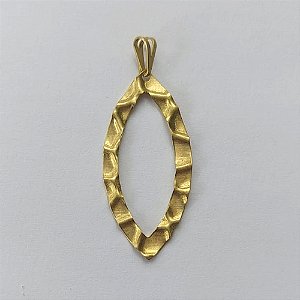 PINGENTE NO BRUTO PRONTO PARA O BANHO - (V3204) PINGENTE FOLHA MARTELADA VAZADA 35MM - PESO: 0,8GR - COMPOSIÇÃO: 100% LATÃO - BRU15857