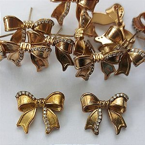 BRINCO NO BRUTO PRONTO PARA O BANHO - BRINCO DE PINO LAÇO CRAVEJADO EM MICROS ZIRCÔNIAS 16MM - PESO: 3,2GR - COMPOSIÇÃO: LATÃO / ZIRCÔNIA - BRU15898