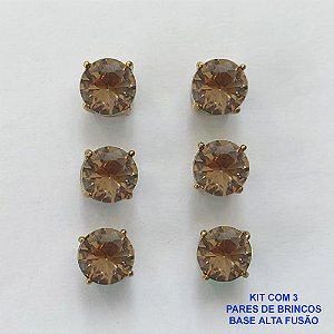 BRINCO NO BRUTO PRONTO PARA O BANHO - KIT COM 3 BRINCOS DE PINO COM BASE EM ALTA FUSÃO E COM ZIRCÔNIA MARROM REDONDA 8X8MM - PESO TOTAL 6,8GR - BRU15943