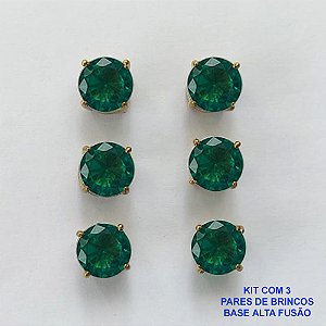 BRINCO NO BRUTO PRONTO PARA O BANHO - KIT COM 3 BRINCOS DE PINO COM BASE EM ALTA FUSÃO E COM ZIRCÔNIA VERDE REDONDA 8X8MM - PESO TOTAL 6,8GR - BRU15947