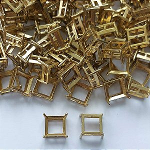 ACESSÓRIO NO BRUTO PRONTO PARA O BANHO - BASE EM ALTA FUSÃO PARA PINGENTE QUADRADO 10X10MM - COMPOSIÇÃO: ALTA FUSÃO - PESO TOTAL 1GR - BRU0003193