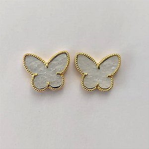 BRINCO FOLHEADO A OURO - BANHADO COM 5 MILÉSIMOS + VERNIZ DIAMOND - (BRJ4094) BRINCO DE PINO BORBOLETA MADRE PÉROLA 14MM - OURO371