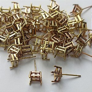 ACESSÓRIO NO BRUTO PRONTO PARA O BANHO - BASE EM ALTA FUSÃO PARA BRINCO QUADRADA 6X6MM - COMPOSIÇÃO: ALTA FUSÃO - PESO TOTAL 0,9GR (VALOR REFERENTE AO PAR) - BRU0003196