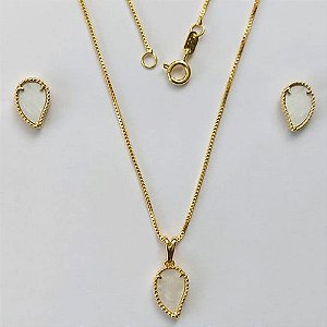 CONJUNTO FOLHEADO A OURO - BANHADO COM 5 MILÉSIMOS + VERNIZ DIAMOND - (CJB922) CONJUNTO COM BRINCOS DE PINO FOLHAS E PINGENTE FOLHA MADRE PÉROLA 12MM - OURO381