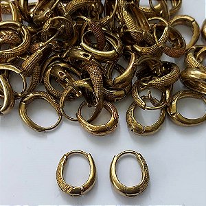 BRINCO NO BRUTO PRONTO BANHO(CX138) - BRINCO ARGOLA DE PRESSÃO (TRANQUETA) COM DETALHES VAZADOS - TAMANHO: 5X16MM - PESO TOTAL 3,7GR - BRU16042