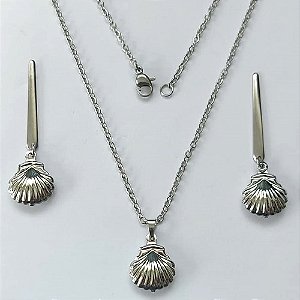 CONJUNTO EM AÇO INOXIDÁVEL - (CX.109) CONJUNTO COM CORRENTE 50CM (AÇO03C) BRINCO DE PINO BASE COMPRIDA E PINGENTE CONCHA DUPLA 18MM - COMPOSIÇÃO: AÇO INOXIDÁVEL - AÇO2179