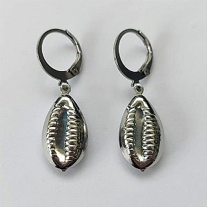 BRINCO EM AÇO INOXIDÁVEL - (CX.109) BRINCO ARGOLINHA DE PRESSÃO COM PINGENTE BUZIOS 19MM - COMPOSIÇÃO: AÇO INOXIDÁVEL - AÇO2184