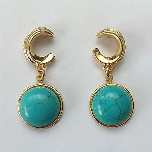 BRINCO FOLHEADO A OURO - BANHADO COM 5 MILÉSIMOS + VERNIZ DIAMOND - BRINCO DE PINO COM BASE ARGOLA E PEDRA HOWLITA TURQUESA 18MM - OURO387