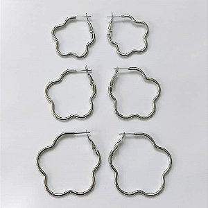 BRINCO EM AÇO INOXIDÁVEL - (CX.140) BRINCO DE TRIO ARGOLA FLOR - TAMANHOS: 29/35/43MM - COMPOSIÇÃO: AÇO INOXIDÁVEL - AÇO2200