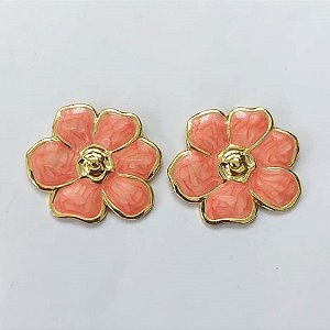 BRINCO EM AÇO INOXIDÁVEL - (CX.140) BRINCO DE PINO DOURADO FLOR ESMALTADA LARANJA 25MM - COMPOSIÇÃO: AÇO INOXIDÁVEL DOURADO - AÇO2220