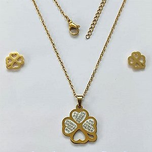 CONJUNTO EM AÇO INOXIDÁVEL - CONJUNTO EM AÇO DOURADO COM CORRENTE 45CM + EXTENSOR COM PINGENTE TREVO COM STRASS 19MM E BRINCOS TREVO VAZADO 9MM - COMPOSIÇÃO: AÇO INOXIDÁVEL DOURADO - AÇO2221