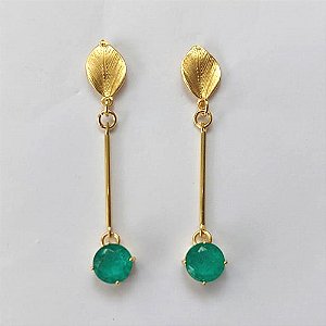 BRINCO FOLHEADO A OURO - BANHADO COM 5 MILÉSIMOS + VERNIZ DIAMOND - BRINCO DE PINO BASE FOLHA E ZIRCÔNIA VERDE 10MM - OURO430