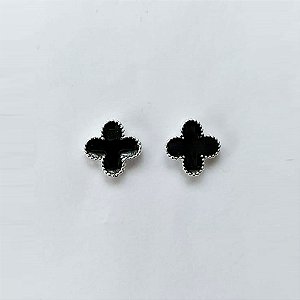 BRINCO FOLHEADO A PRATA COM 50 MILÉSIMOS + VERNIZ DIAMOND - (CRIS) BRINCO DE PINO TREVO TIPO VAN CLEEF PRETA 9MM - PRA601