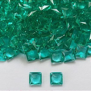 ACESSÓRIO NO BRUTO PRONTO PARA BANHO - ZIRCÔNIA QUADRADA VERDE 6X6MM - PESO: 0,3GR - (VALOR UNITÁRIO) - BRU0003215