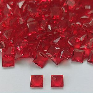 ACESSÓRIO NO BRUTO PRONTO PARA BANHO - ZIRCÔNIA QUADRADA VERMELHA 6X6MM - PESO: 0,3GR - (VALOR UNITÁRIO) - BRU0003219