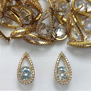 BRINCO NO BRUTO PRONTO PARA O BANHO - BRINCO DE PINO GOTA CRAVEJADA EM MICROS ZIRCÔNIAS 9X18MM - PESO: 2,6GR - COMPOSIÇÃO: LATÃO / ZIRCÔNIA - BRU16113