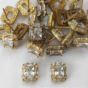 BRINCO NO BRUTO PRONTO PARA O BANHO - (CX.140) BRINCO DE PINO RETANGULAR CRAVEJADO EM MICROS ZIRCÔNIAS 9X11MM - PESO: 2,4GR - COMPOSIÇÃO: LATÃO / ZIRCÔNIA - BRU16114
