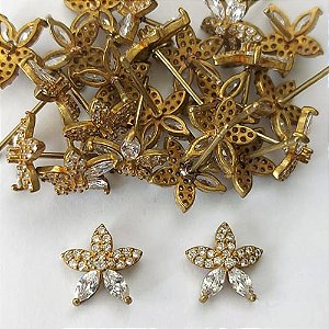 BRINCO NO BRUTO PRONTO PARA O BANHO - (CX.140) BRINCO DE PINO FLOR CRAVEJADA EM MICROS ZIRCÔNIAS 10MM - PESO: 1,1GR - COMPOSIÇÃO: LATÃO / ZIRCÔNIA - BRU16115