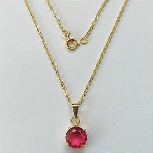GARGANTILHA FOLHEADA A OURO - BANHADO COM 5 MILÉSIMOS + VERNIZ DIAMOND - CORRENTE 45CM E PINGENTE EM ZIRCÔNIA REDONDA ROSA 10MM - FECHO REDONDO - OURO436