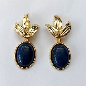 BRINCO FOLHEADO A OURO - BANHADO COM 5 MILÉSIMOS + VERNIZ DIAMOND - BRINCO DE PINO FOLHAS E PEDRA NATURAL LÁPIS LAZULI 18X42MM - OURO441