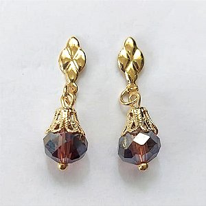 BRINCO FOLHEADO A OURO - BANHADO COM 5 MILÉSIMOS + VERNIZ DIAMOND - BRINCO DE PINO BASE OVAL E CRISTAL AUSTRÍACO 8MM - OURO452