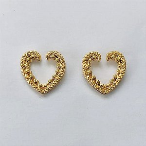 BRINCO FOLHEADO A OURO - BANHADO COM 5 MILÉSIMOS + VERNIZ DIAMOND - (CRIS) BRINCO DE PINO CORAÇÃO VAZADO 13X14MM - OURO471