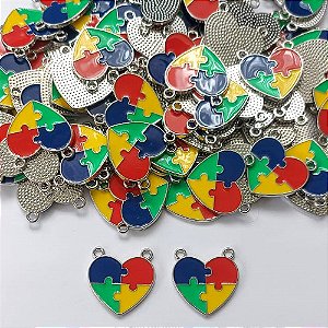 ACESSÓRIO PINGENTE CORAÇÃO SÍMBOLO AUTISMO 20X20MM COM DUAS ARGOLINHAS - (CX.141) COMPOSIÇÃO: METAL - BIJU00031
