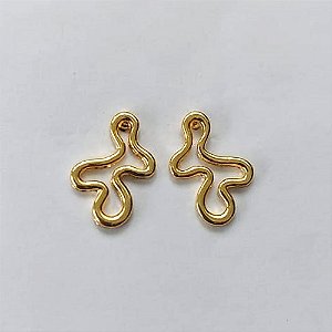 BRINCO FOLHEADO A OURO - BANHADO COM 5 MILÉSIMOS + VERNIZ DIAMOND - (CRIS) BRINCO DE PINO VAZADO 12X18MM - OURO476