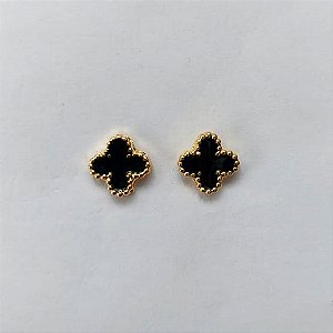 BRINCO FOLHEADO A OURO - BANHADO COM 5 MILÉSIMOS + VERNIZ DIAMOND - (CRIS) BRINCO DE PINO TREVO TIPO VAN CLEEF PRETO 8MM - OURO486