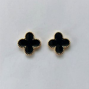 BRINCO FOLHEADO A OURO - BANHADO COM 5 MILÉSIMOS + VERNIZ DIAMOND - (CRIS) BRINCO DE PINO TREVO TIPO VAN CLEEF PRETO 10MM - OURO489