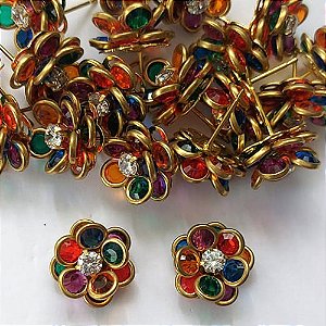 BRINCO NO BRUTO PRONTO PARA O BANHO - (AV) BRINCO DE PINO FLOR CRAVEJADA EM ZIRCÔNIAS COLORIDAS 14MM - PESO TOTAL 3GR - COMPOSIÇÃO: LATÃO / ZIRCÔNIA - BRU16122