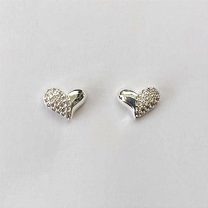BRINCO FOLHEADO A PRATA COM 50 MILÉSIMOS + VERNIZ DIAMOND - BRINCO DE PINO CORAÇÃO COM ZIRCÔNIAS 9MM - PRA621