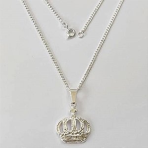 GARGANTILHA FOLHEADA A PRATA COM 50 MILÉSIMOS + VERNIZ DIAMOND - GARGANTILHA COM CORRENTE 45CM E PINGENTE COROA 21X25MM - PRA622