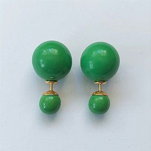 BRINCO FOLHEADO A OURO - BANHADO COM 5 MILÉSIMOS + VERNIZ DIAMOND - BRINCO DE PINO COM PÉROLAS COLORIDAS - OURO498