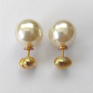 BRINCO FOLHEADO A OURO - BANHADO COM 5 MILÉSIMOS + VERNIZ DIAMOND - BRINCO DE PINO COM PÉROLA E CORAÇÃO - OURO522