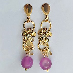 BRINCO FOLHEADO A OURO - BANHADO COM 5 MILÉSIMOS + VERNIZ DIAMOND - BRINCO DE PINO BASE GOTA E PINGENTE FLOR COM ZIRCÔNIA E OLHO DE GATO 11MM - OURO527