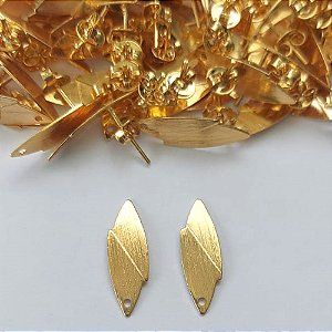 ACESSÓRIO FOLHEADO A OURO - BANHADO COM 5 MILÉSIMOS+VERNIZ DIAMOND - BASE COMPRIDA PARA BRINCO COM PINO - TAMANHO 6X20MM - VENDIDA POR PAR - OURO528