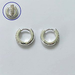 BRINCO FOLHEADO A PRATA COM 50 MILÉSIMOS + VERNIZ DIAMOND - BRINCO ARGOLA CRAVEJADO COM 2 FILEIRAS DE MICROS ZIRCÔNIAS 3X12MM - PRA628