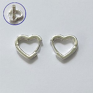 BRINCO FOLHEADO A PRATA COM 50 MILÉSIMOS + VERNIZ DIAMOND - BRINCO ARGOLA CORAÇÃO CRAVEJADO COM 1 FILEIRA DE MICROS ZIRCÔNIAS 2X13MM - PRA632