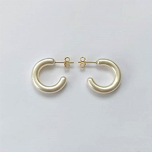 BRINCO FOLHEADO A OURO - BANHADO COM 5 MILÉSIMOS + VERNIZ DIAMOND - (BRD031D) BRINCO ARGOLA EM PÉROLA 20MM - OURO550