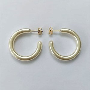 BRINCO FOLHEADO A OURO - BANHADO COM 5 MILÉSIMOS + VERNIZ DIAMOND - (BRD032D) BRINCO ARGOLA EM PÉROLA 27MM - OURO551