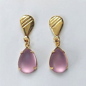 BRINCO FOLHEADO A OURO - BANHADO COM 5 MILÉSIMOS + VERNIZ DIAMOND - BRINCO DE PINO BASE GOTA E PINGENTE EM PEDRA BRILHO DA LUA 9X13MM - OURO587