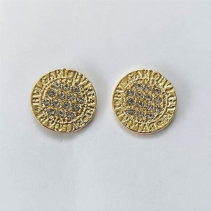 BRINCO FOLHEADO A OURO - BANHADO COM 5 MILÉSIMOS + VERNIZ DIAMOND - BRINCO DE PINO REDONDO COM ZIRCÔNIAS 17MM - OURO592